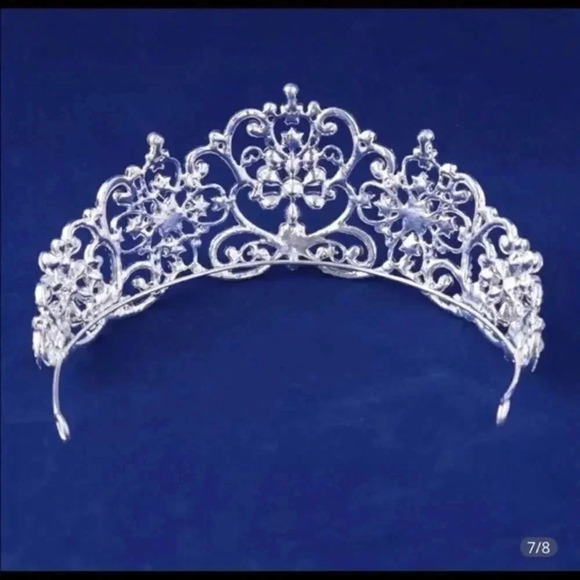 Luxury Rheinstone Royal Princess tiara - Picture 5 of 11